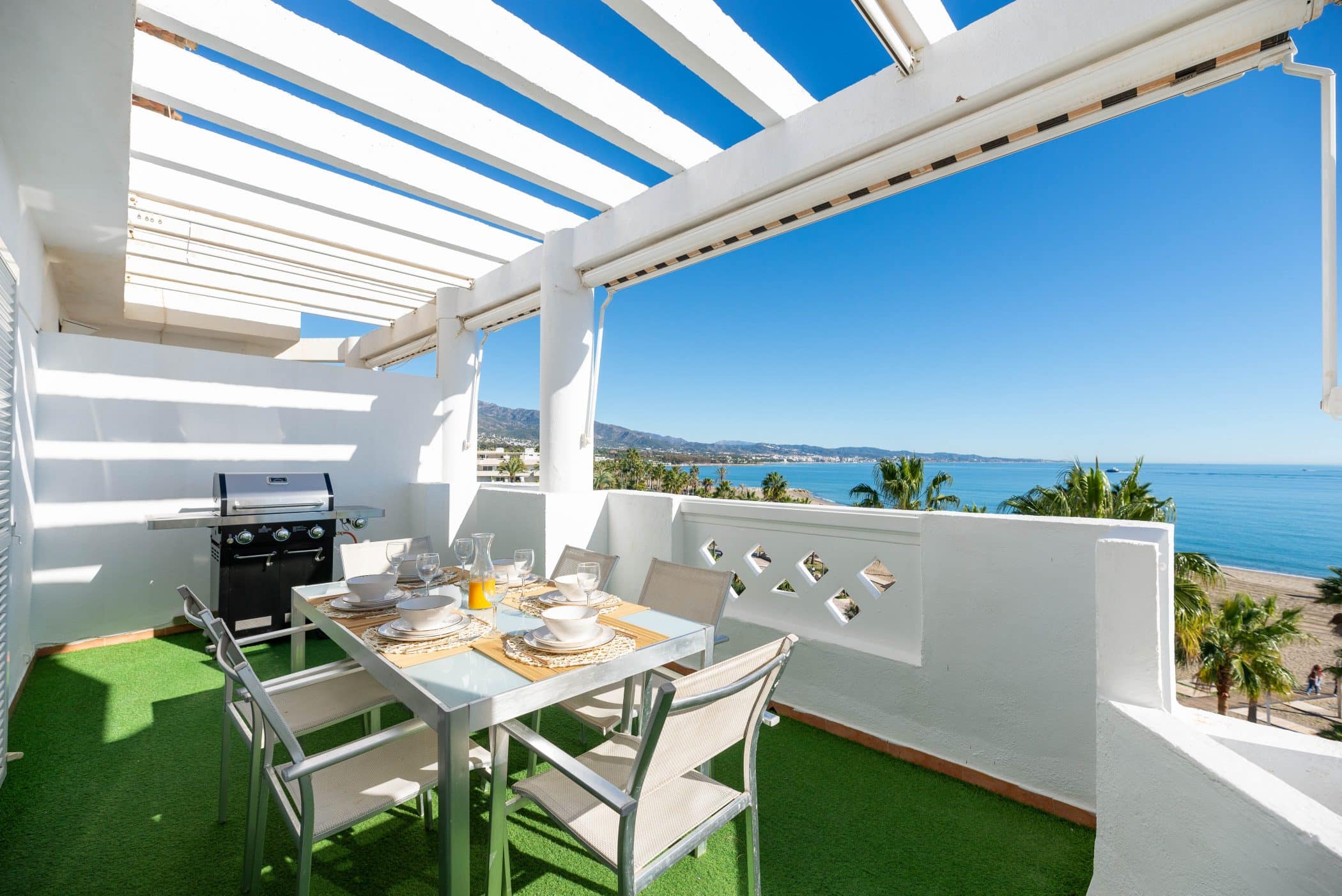 Penthouse in Puerto Banus with sea and Puerto Deportivo views