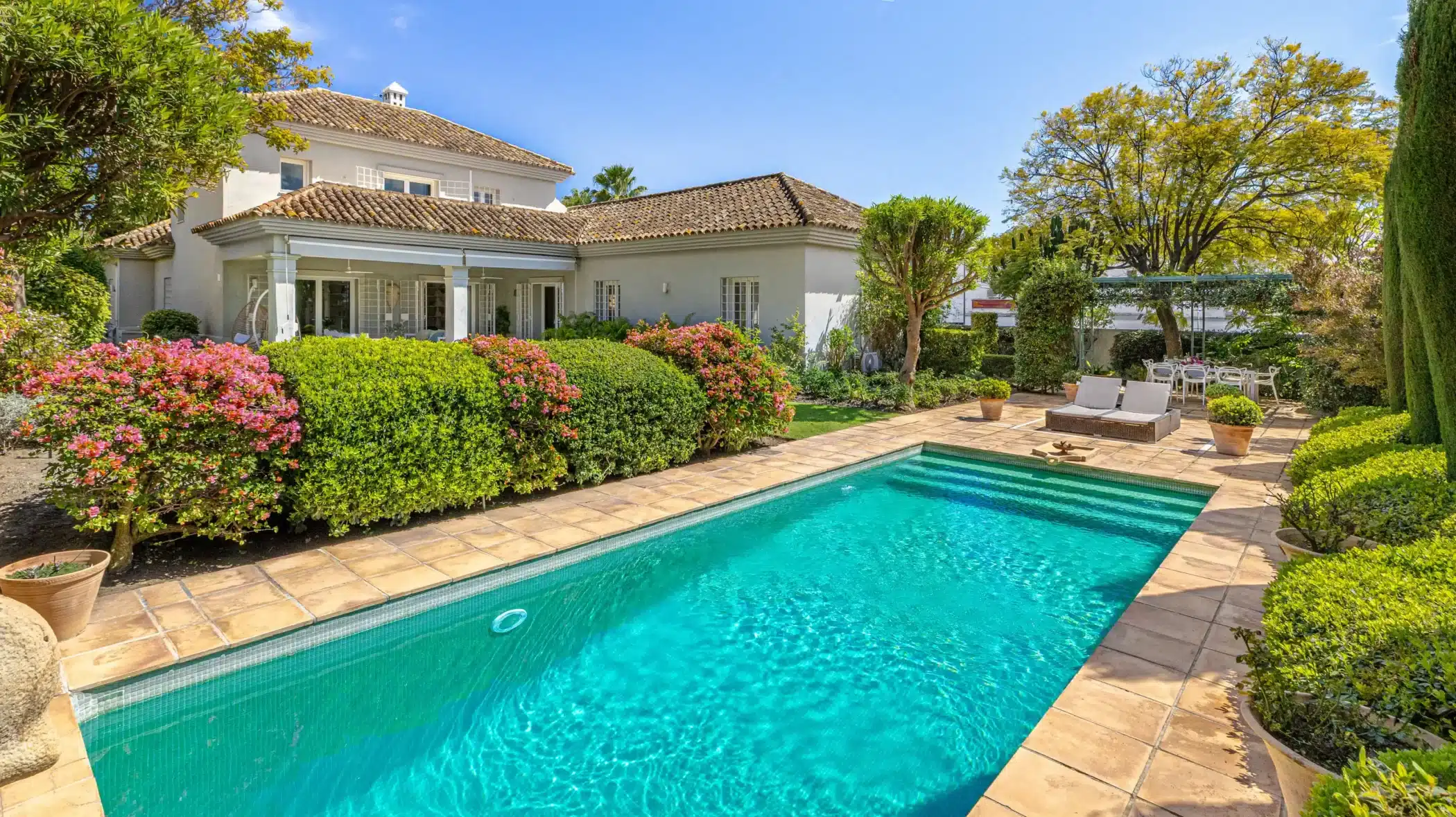 Swimming-pool Image